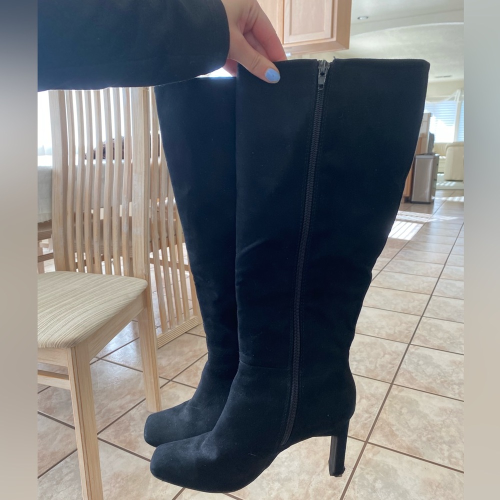Heeled knee high boots